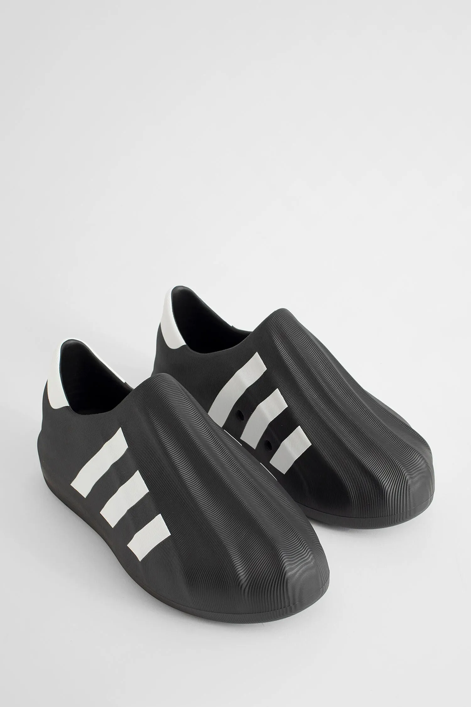 ADIDAS UNISEX BLACK&WHITE SNEAKERS