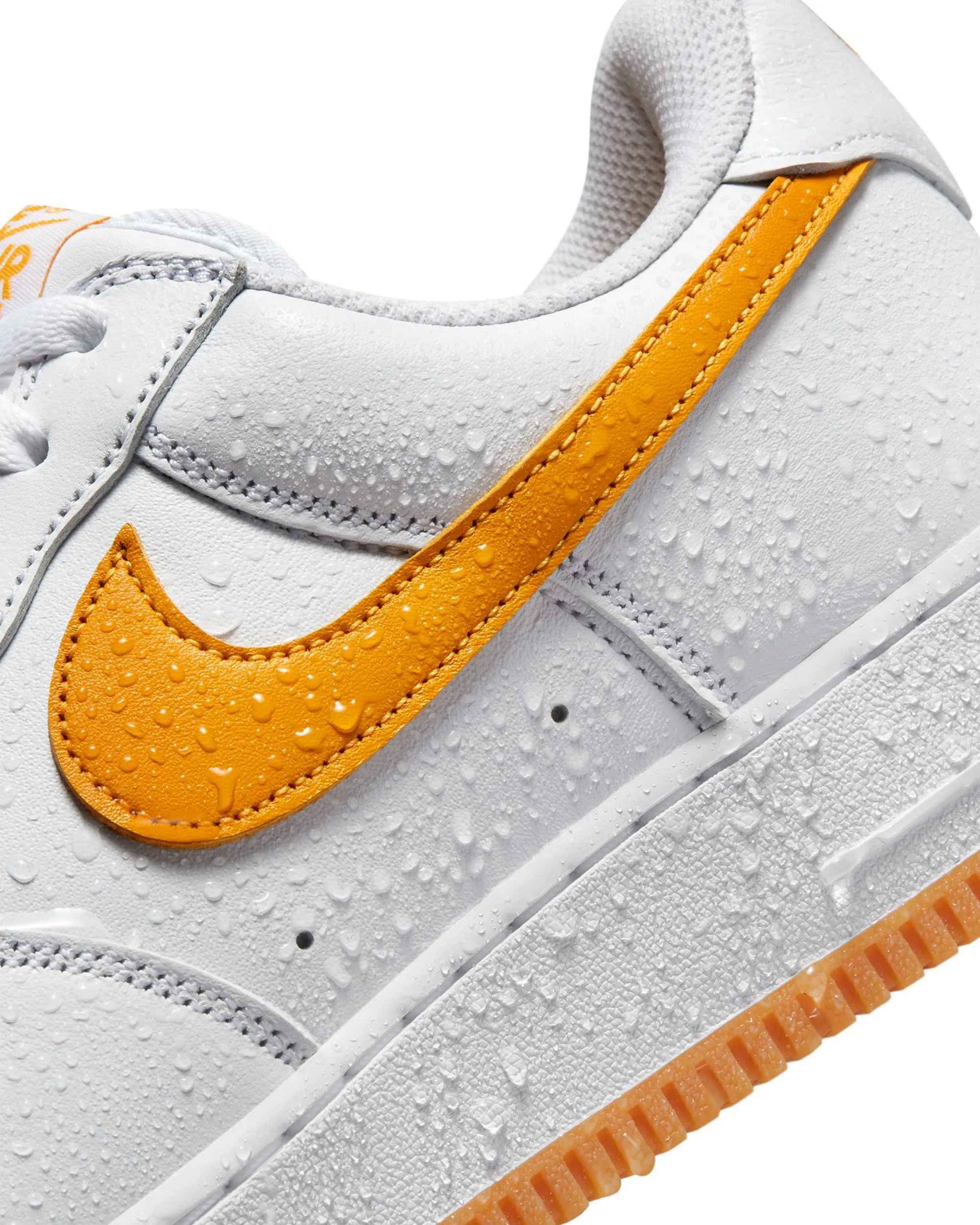 Air Force 1 Low Retro Waterproof - White / University Gold / Gum Yellow