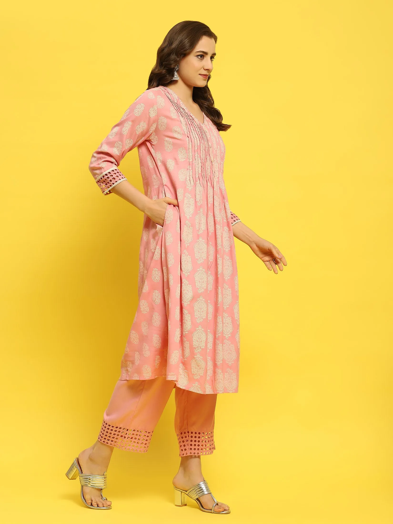 Women Liva Rayon Pink Geometric Print Kurta With Comfort Pant