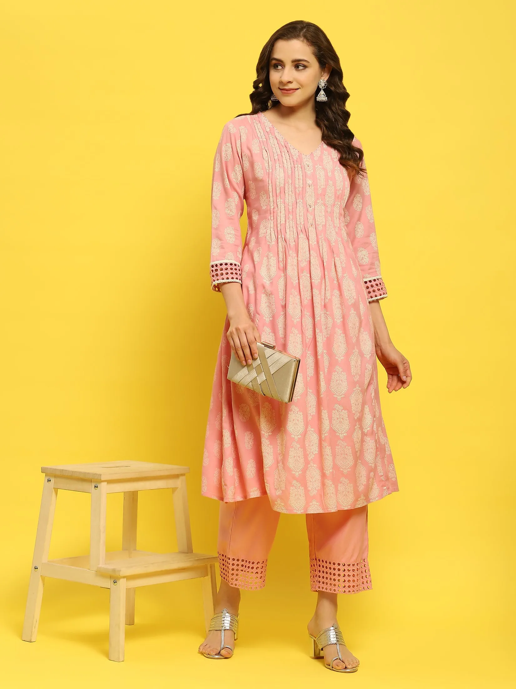 Women Liva Rayon Pink Geometric Print Kurta With Comfort Pant