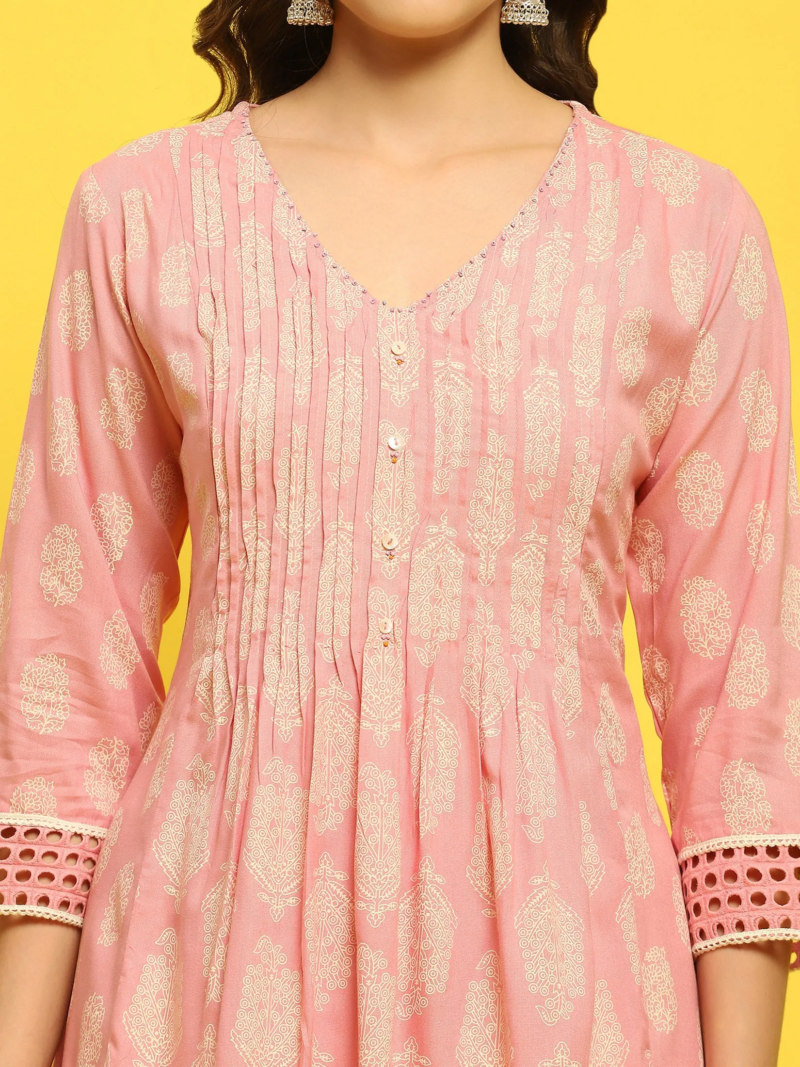 Women Liva Rayon Pink Geometric Print Kurta With Comfort Pant